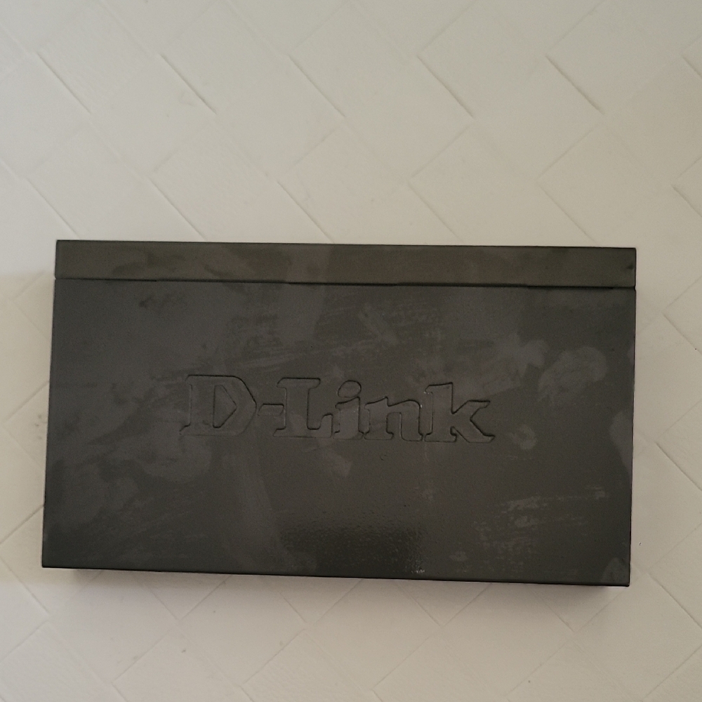 D-Link Black Rack-Mountable Network Switch with LED Indicators - Picture 3 of 4